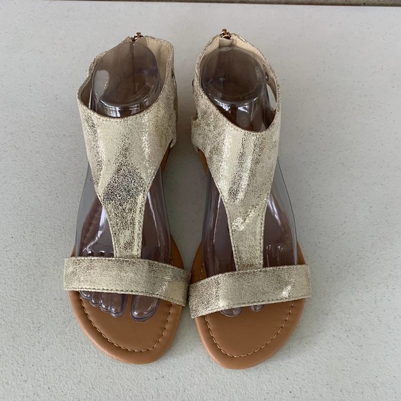 Journee Collection Gold Back zip T-Strap Flat Sandals Women's US 7.5 NEW - Picture 2 of 8